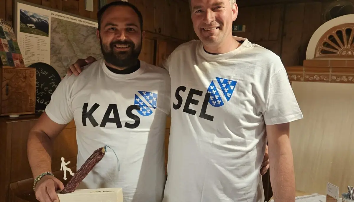 Zusammen sind wir Kassel - Hüttenwirt Lukas Decker (li) und OB Sven Schoeller (re) | © Sektion Kassel